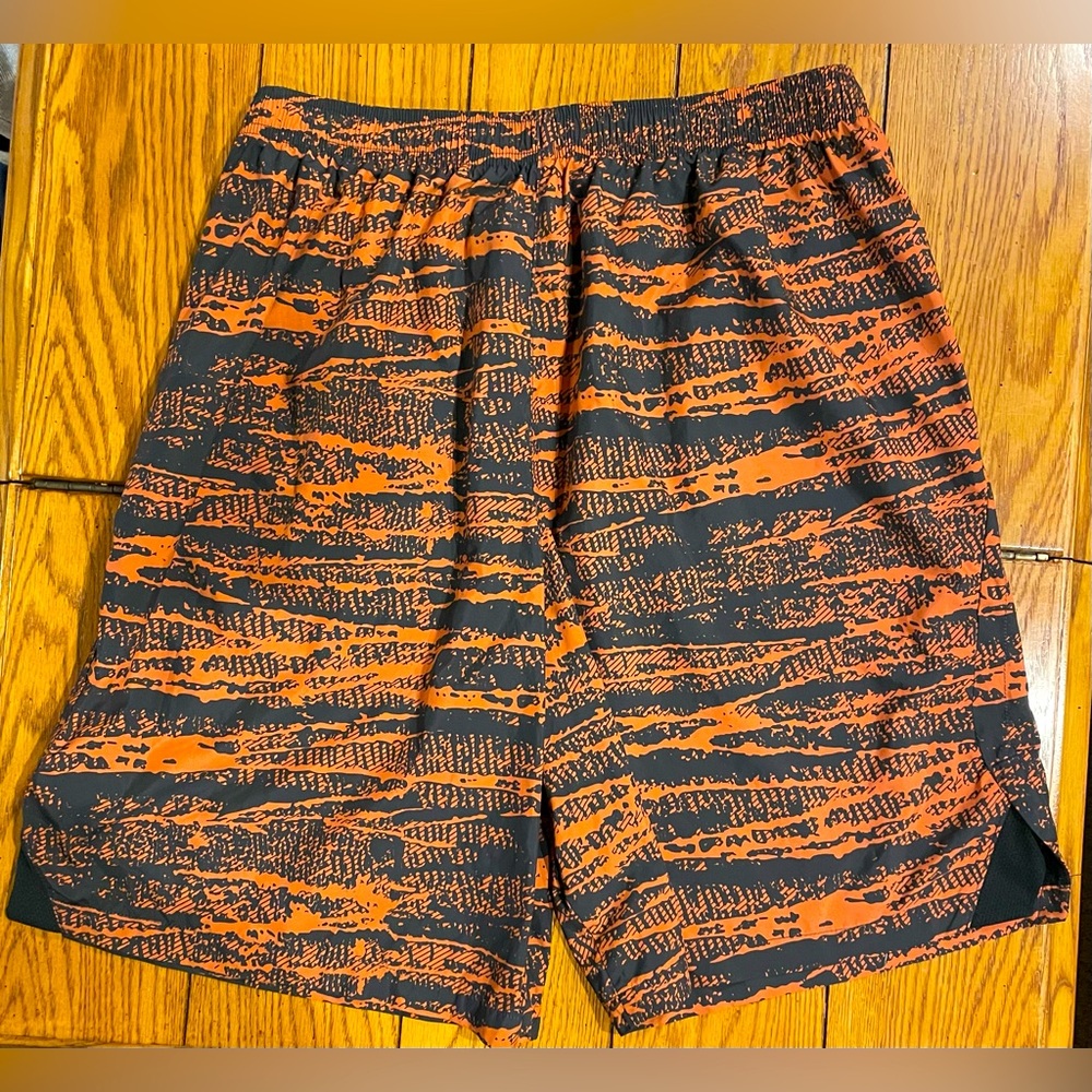 EUC NIKE Texas Longhorn Shorts, size large, black/orange camo pattern - Picture 6 of 7